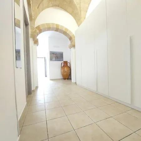 La Casa Sulla Via - Al Piano Terra Apartment